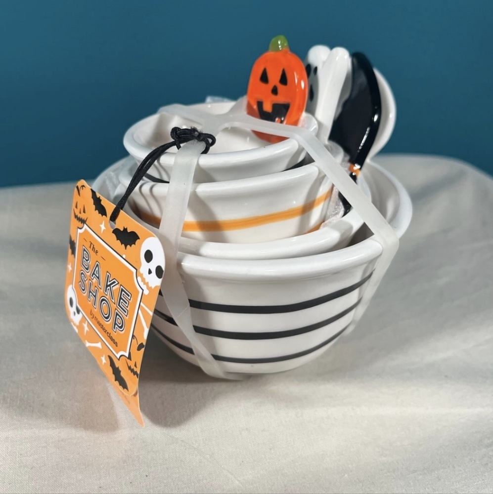 Bake Shop Halloween Measuring Cups Pumpkin Ghost Witch Hat Skull Measure Cup